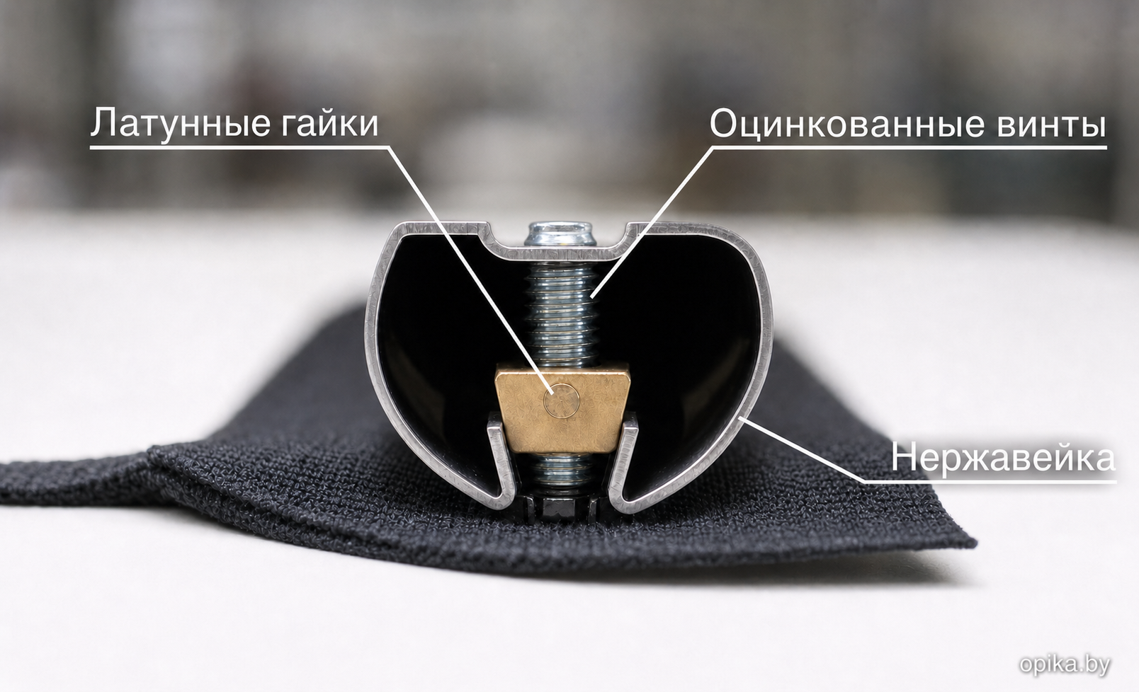 Быстроразъёмное соединение звеньев метроштока: латунные гайки, оцинкованные винты, скоба из нержавейки